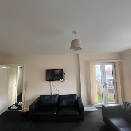 Cosy Living Apartamento Camberley Exterior foto